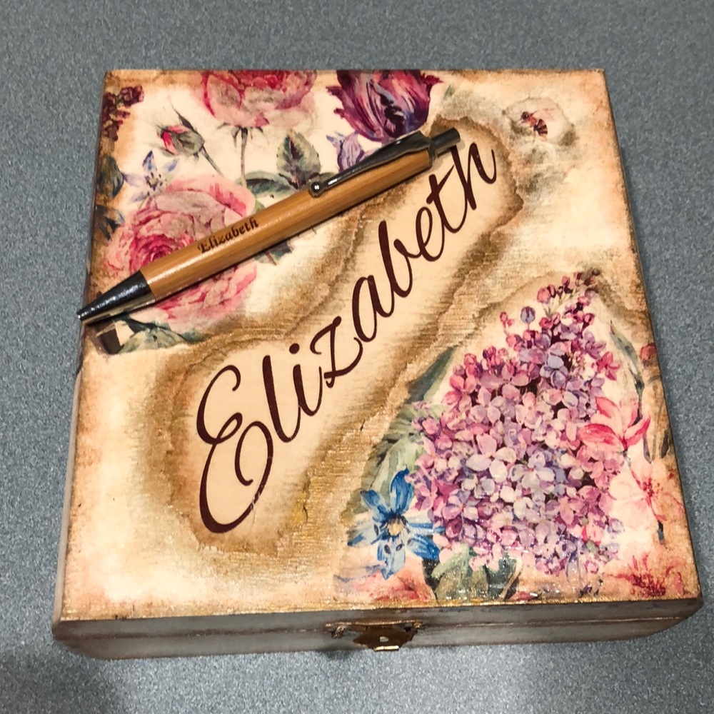 Elizabeth Personalized Pen & Keepsake Box